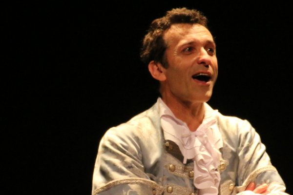 photo de Scapin tout seul à la Ferme-Théâtre de Bellevue