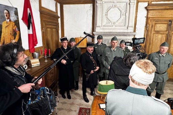  photo de La Fine Equipe entre en Résistance - la série à la Ferme-Théâtre de Bellevue
