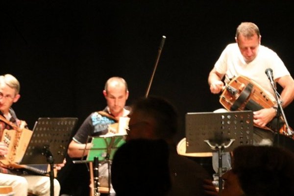  photo de Bal Folk à la Ferme-Théâtre de Bellevue