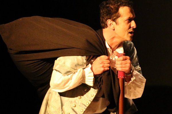  photo de Scapin tout seul à la Ferme-Théâtre de Bellevue