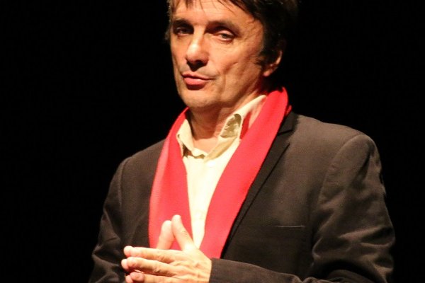  photo de Pierre Aucaigne dans « CESSEZ ! » à la Ferme-Théâtre de Bellevue