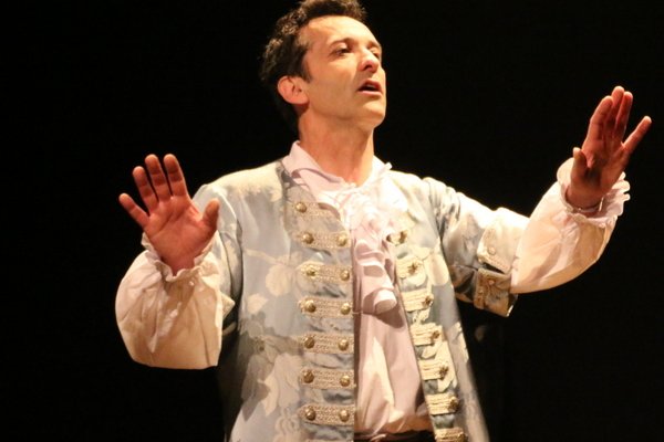  photo de Scapin tout seul à la Ferme-Théâtre de Bellevue
