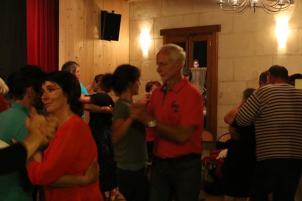  photo de Bal Folk à la Ferme-Théâtre de Bellevue