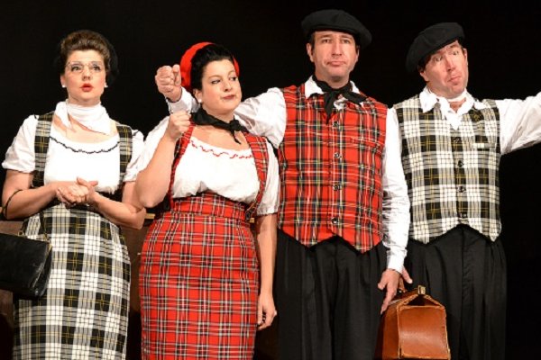  photo de Repas-Spectacle « Chansons Françaises » à la Ferme-Théâtre de Bellevue