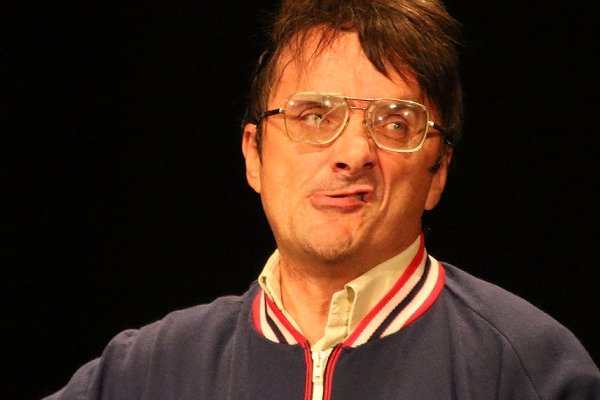  photo de Pierre Aucaigne dans « CESSEZ ! » à la Ferme-Théâtre de Bellevue