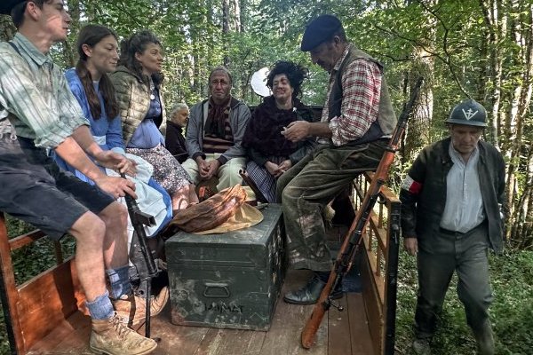  photo de La Fine Equipe entre en Résistance - la série à la Ferme-Théâtre de Bellevue