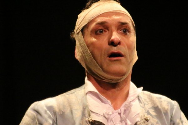 photo de Scapin tout seul à la Ferme-Théâtre de Bellevue