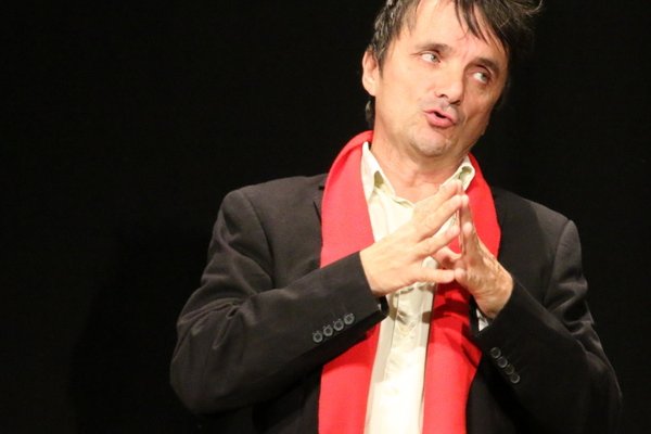  photo de Pierre Aucaigne dans « Cessez » à la Ferme-Théâtre de Bellevue