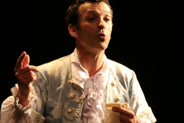  photo de Scapin tout seul à la Ferme-Théâtre de Bellevue