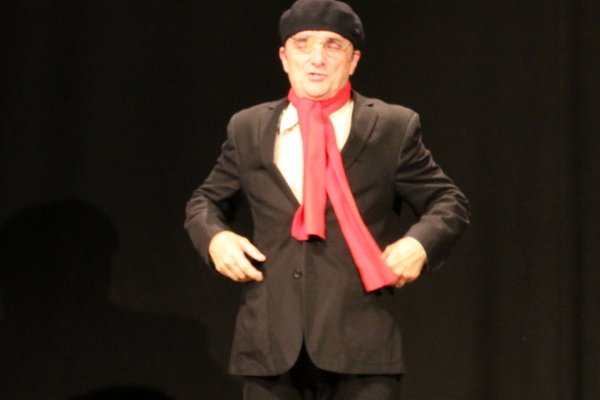  photo de Pierre Aucaigne dans « Cessez » à la Ferme-Théâtre de Bellevue