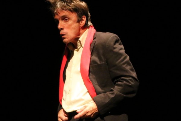  photo de Pierre Aucaigne dans « Cessez » à la Ferme-Théâtre de Bellevue